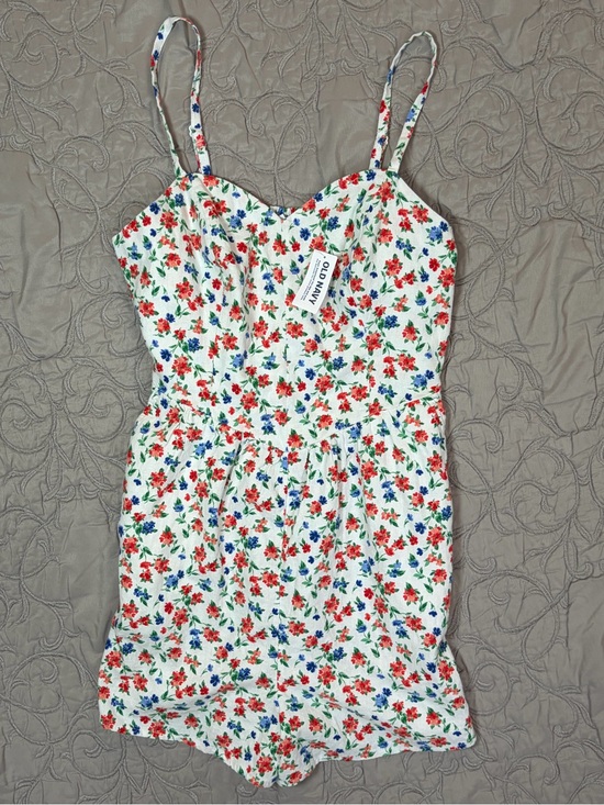 Old Navy Pants - Red White and Blue Old Navy Women's Romper Size Small Floral Linen Blend NWT